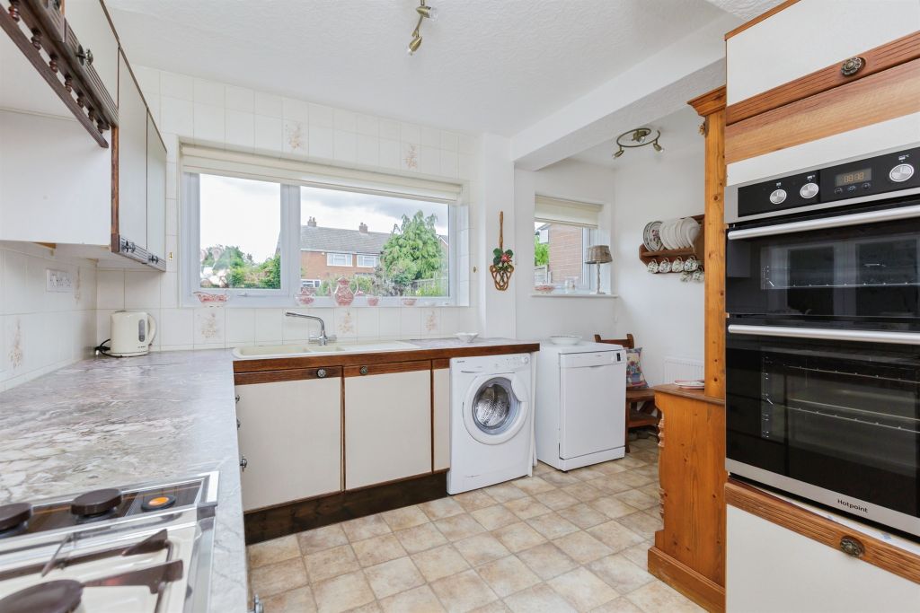Additional image 6 of 3 bed semi-detached house for saleKew Drive, Oadby, Leicester LE2