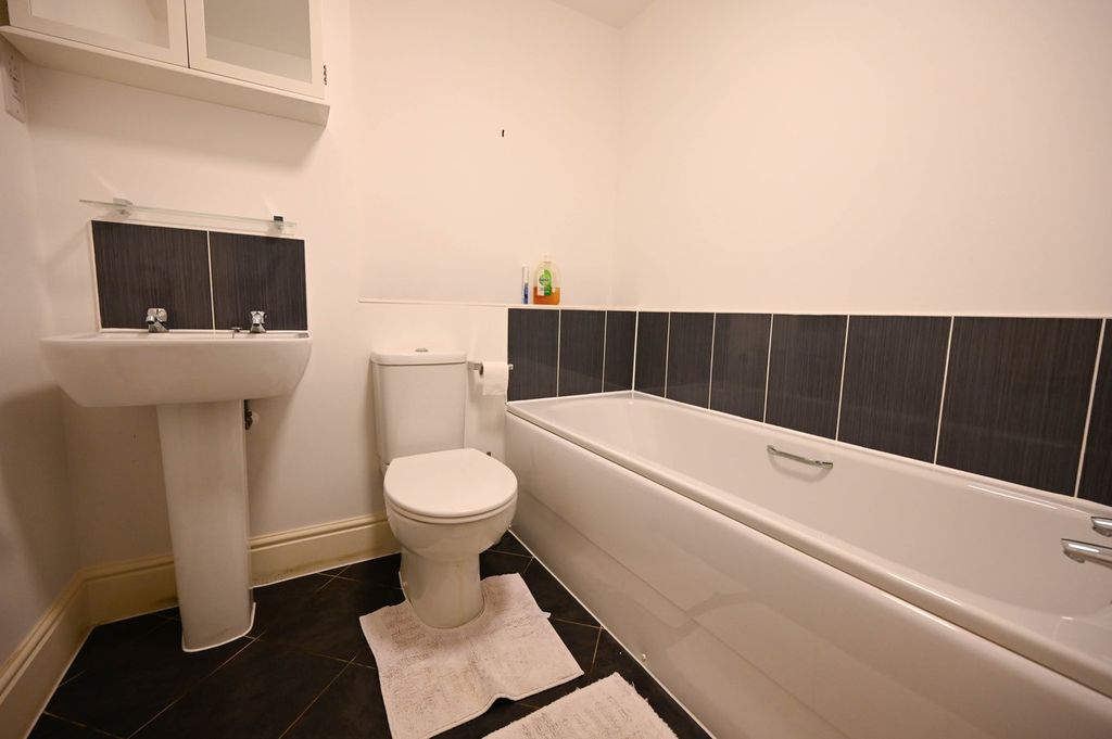 Additional image 6 of 2 bed flat for salePottle Walk, Wimborne BH21