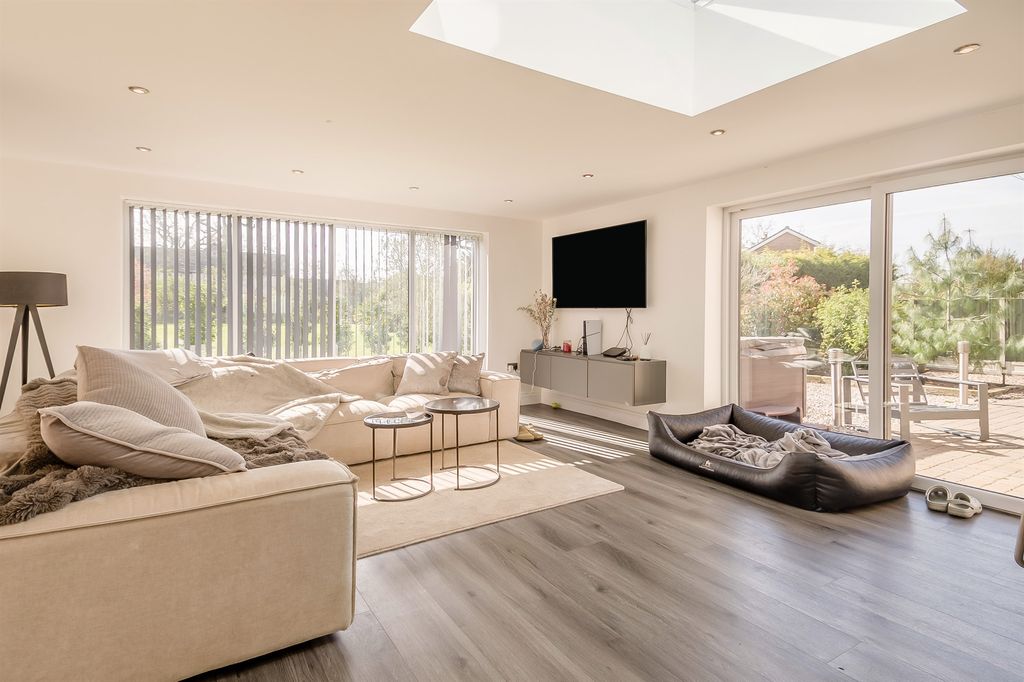 Additional image 6 of 6 bed detached house for saleNorwich Common, Wymondham NR18