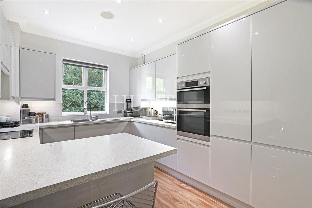Additional image 3 of 4 bed flat for saleThe Manor, Repton Park, Woodford Green, Essex IG8