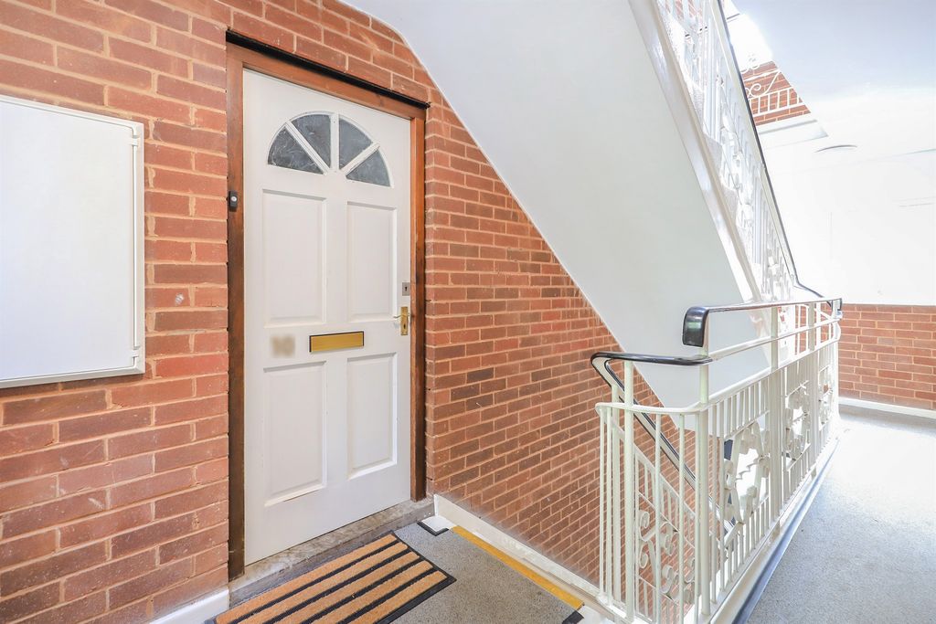Additional image 14 of 2 bed flat for saleTettenhall Road, Wolverhampton WV6