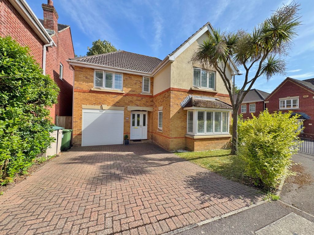 4 bed detached house for saleSkye Close, Cosham PO6