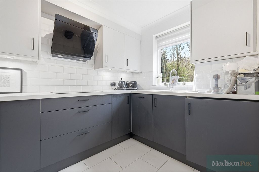 Additional image 6 of 2 bed flat for saleBridle Path, Woodford Green IG8