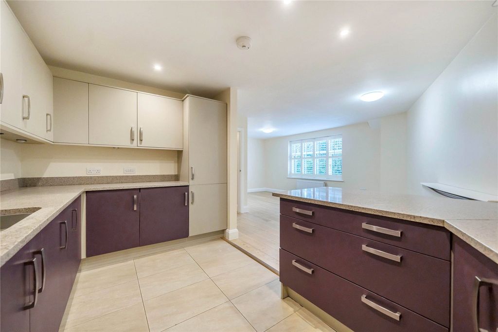 Additional image 5 of 2 bed flat for saleMilton Road, Wokingham, Berkshire RG40