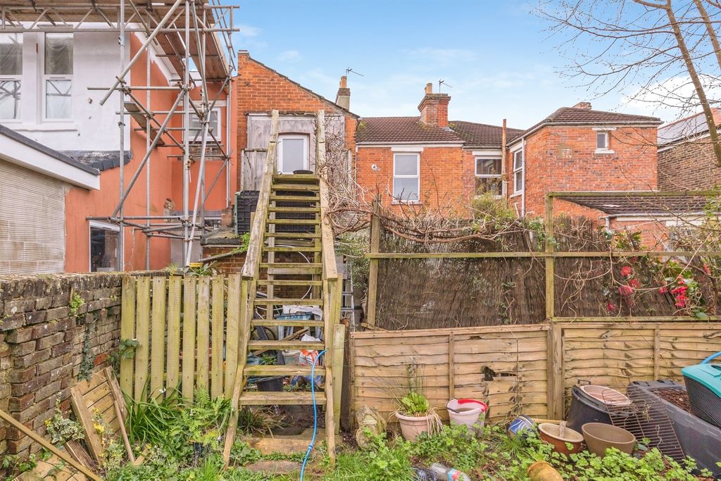 Additional image 14 of 2 bed flat for saleNorth End Avenue, Portsmouth PO2