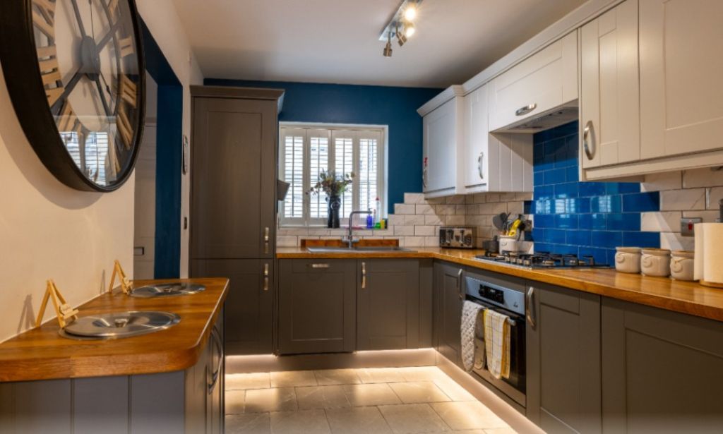 Additional image 2 of 3 bed terraced house for saleAshcombe Crescent, Witney OX28