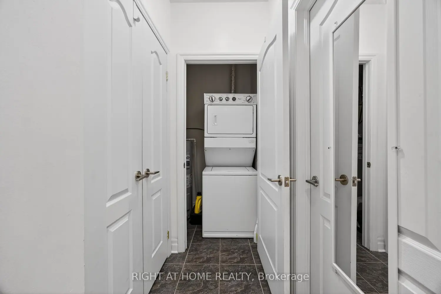 Additional image 15 of 44 Bond Street 518