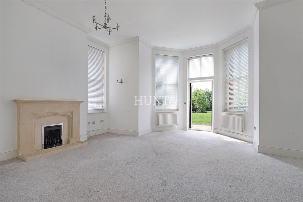 Additional image 7 of 4 bed flat for saleDevonshire House, Repton Park, Woodford Green IG8