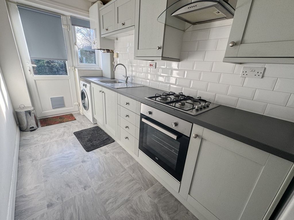 Additional image 5 of 1 bed flat for saleCockerell Close, Wimborne BH21