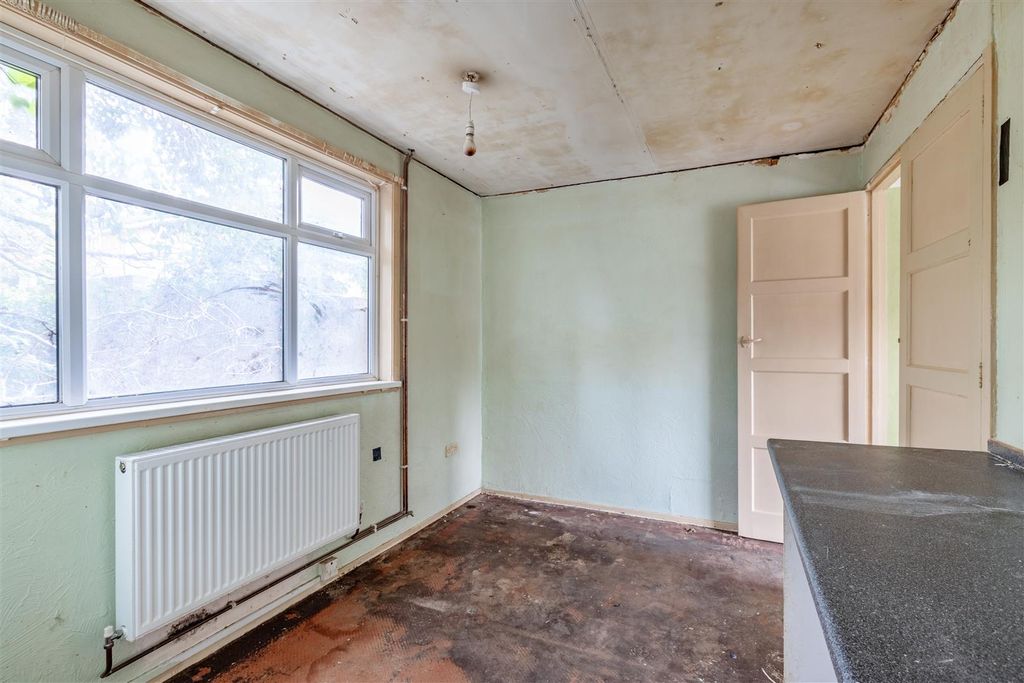 Additional image 11 of 3 bed property for saleDeerhurst Crescent, Portsmouth PO6