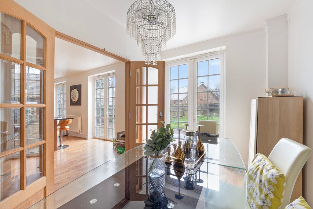 Additional image 5 of 6 bed detached house for saleLewiston Close, Worcester Park KT4