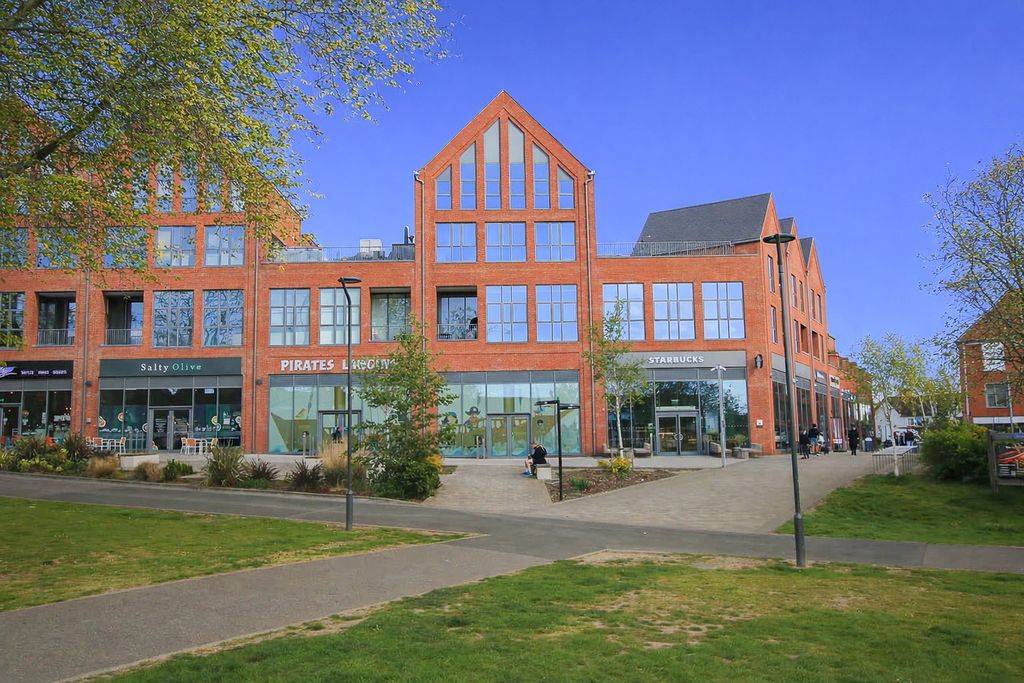 Additional image 2 of 3 bed flat for saleElms Walk, Wokingham RG40