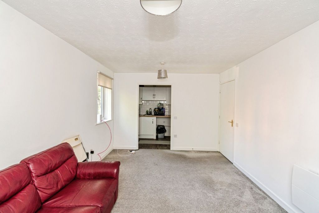 Additional image 6 of 2 bed flat for saleShirley Road, Southampton, Hampshire SO15