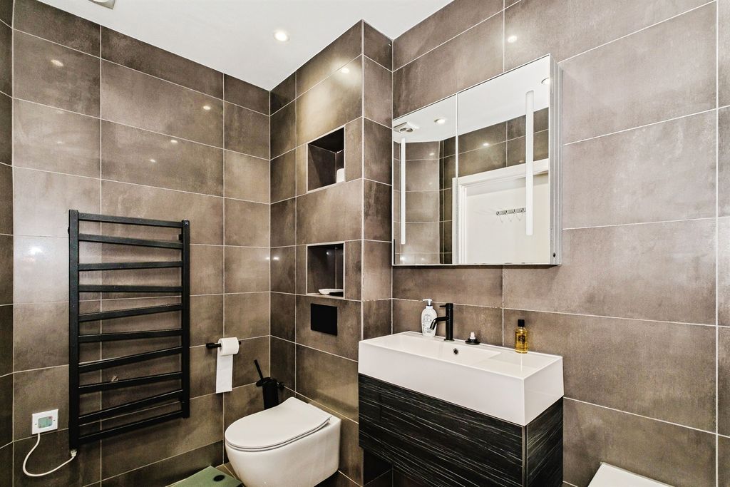 Additional image 18 of 2 bed flat for saleMarine Parade, Worthing BN11
