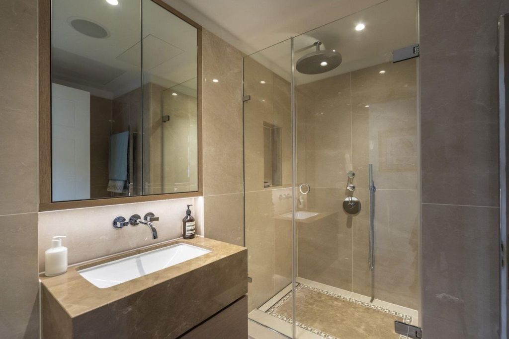 Additional image 15 of 3 bed flat for saleFlat, Star & Garter House, Richmond Hill, Richmond TW10