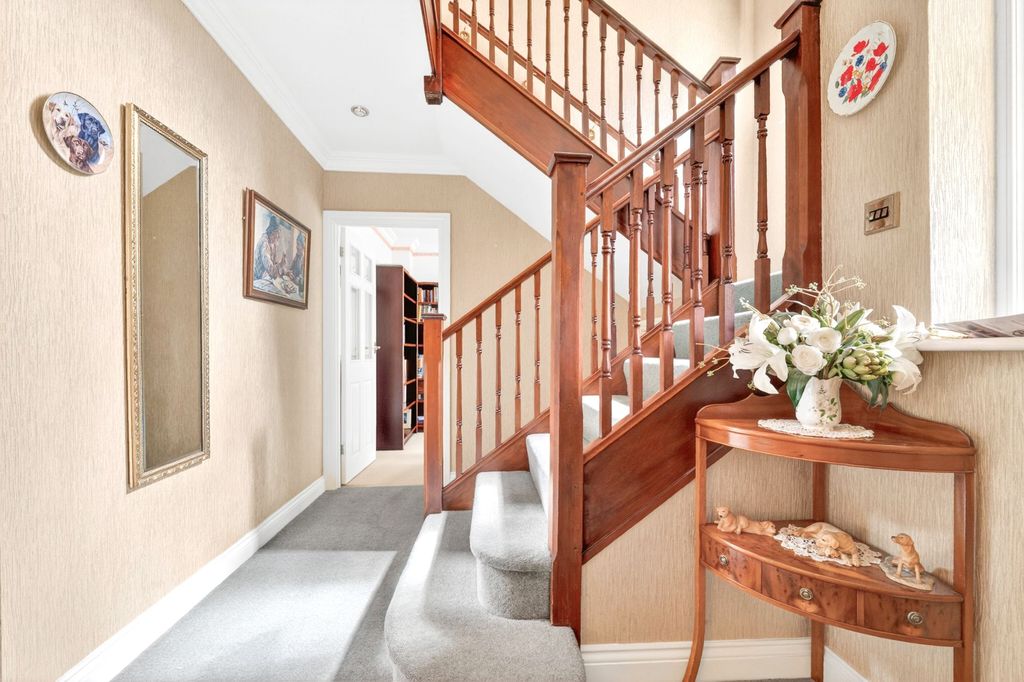 Additional image 4 of 5 bed detached house for saleCampion Gardens, Woodford Green IG8