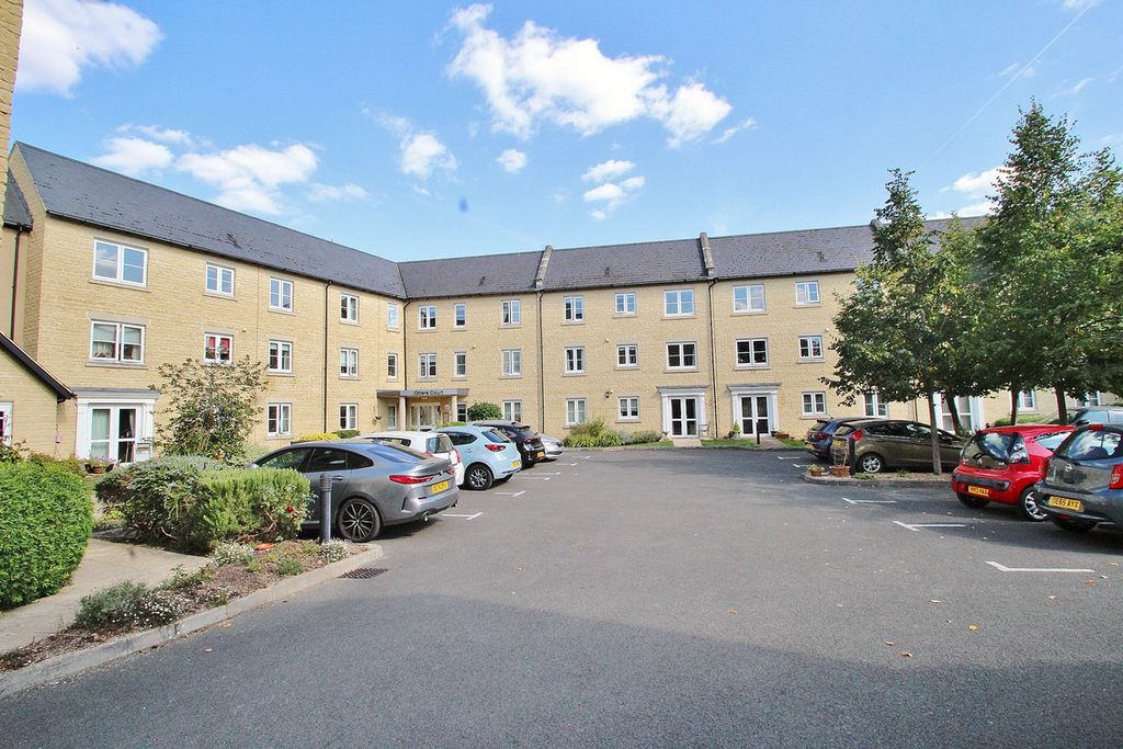 Additional image 8 of 2 bed flat for saleOtters Court, Witney OX28