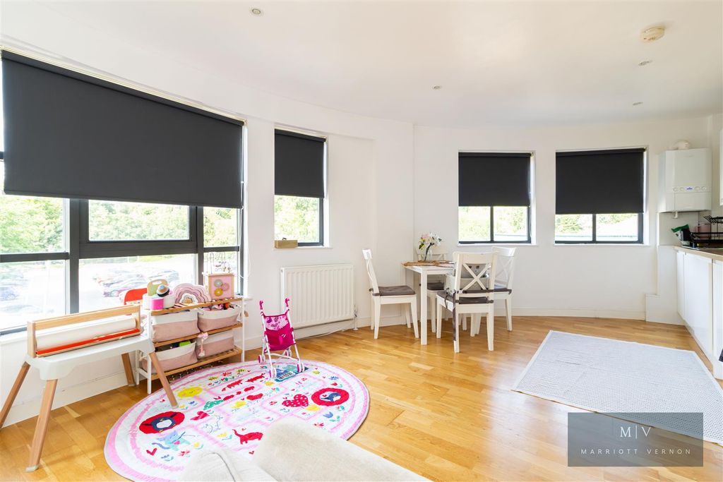 Additional image 3 of 1 bed flat for saleWhyteleafe Hill, Whyteleafe CR3