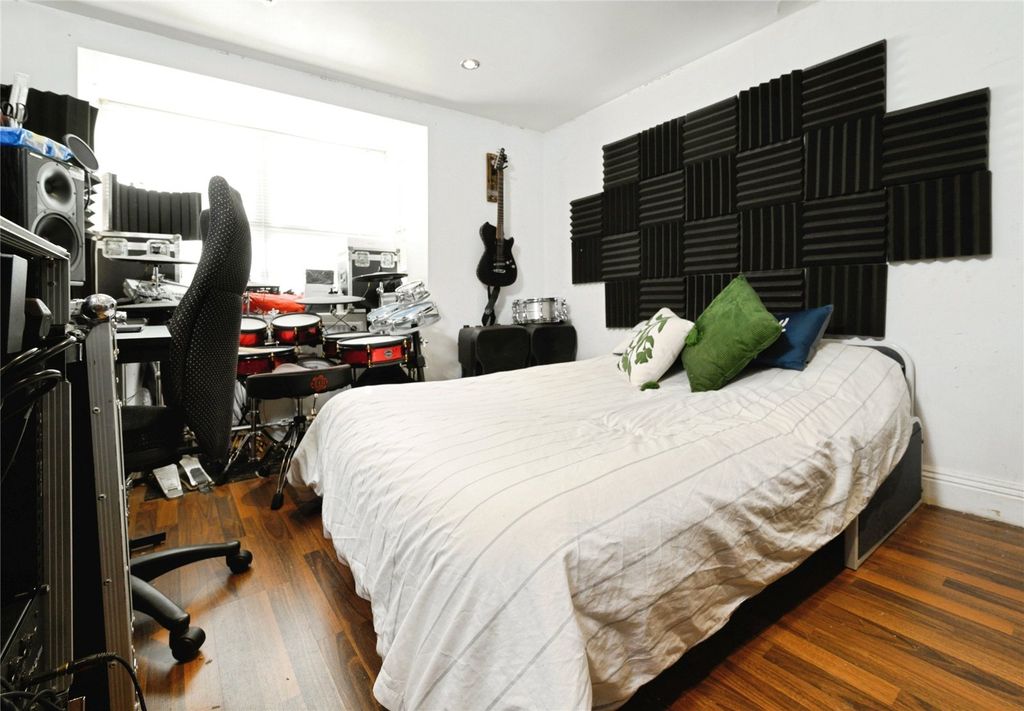Additional image 18 of 1 bed property for saleGladys Avenue, Portsmouth, Hampshire PO2