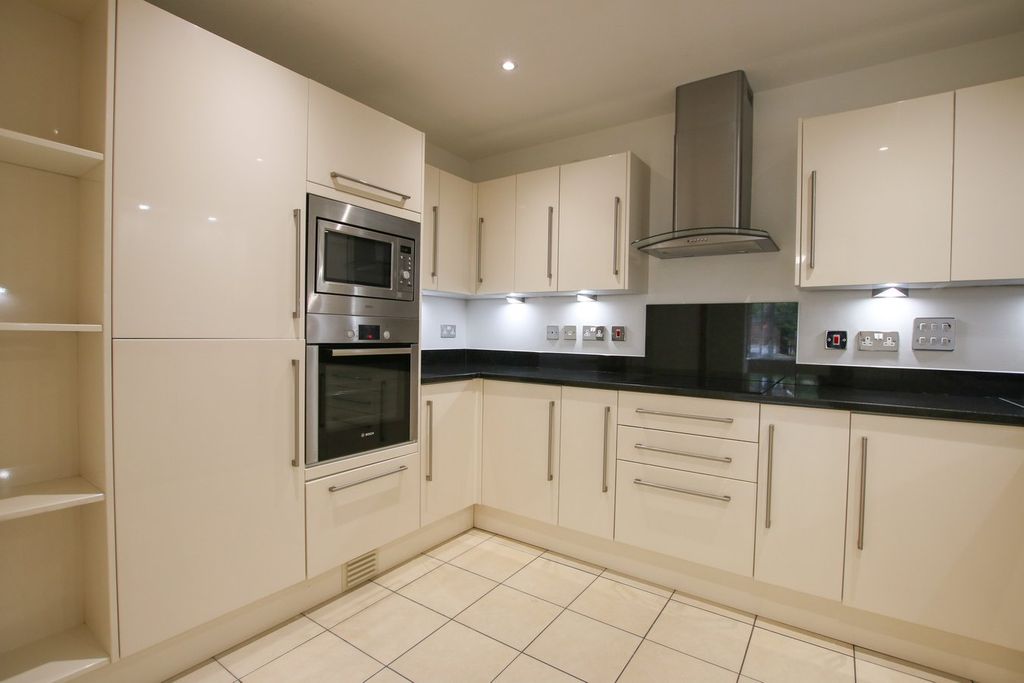 Additional image 5 of 2 bed flat for saleRectory Road, Wokingham RG40