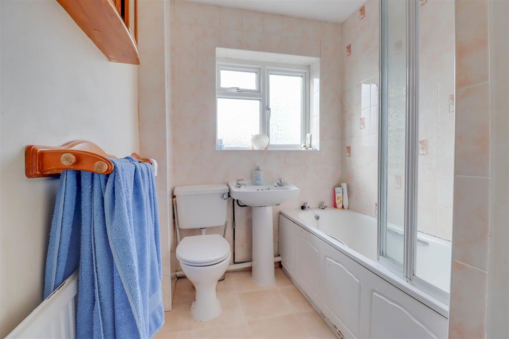Additional image 5 of 2 bed maisonette for saleAzalea Avenue, Wickford SS12