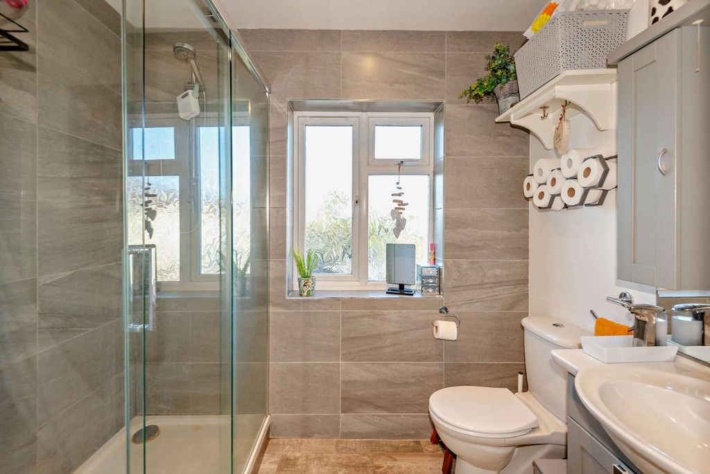 Additional image 23 of 5 bed detached house for saleFontmell Park, Ashford TW15