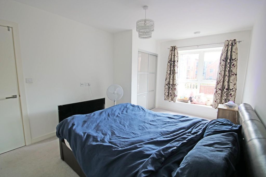 Additional image 11 of 2 bed flat for sale5 Pitcher Lane, Ashford TW15