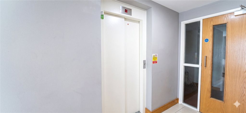 Additional image 13 of 2 bed flat for saleChasemount, Snows Ride, Windlesham GU20