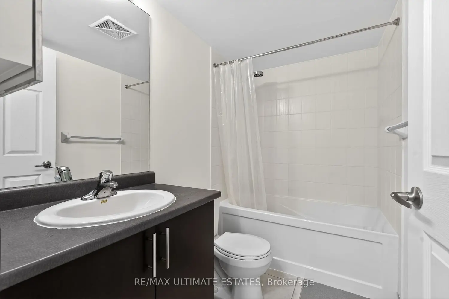 Additional image 10 of 19 Grand Trunk Crescent 2205