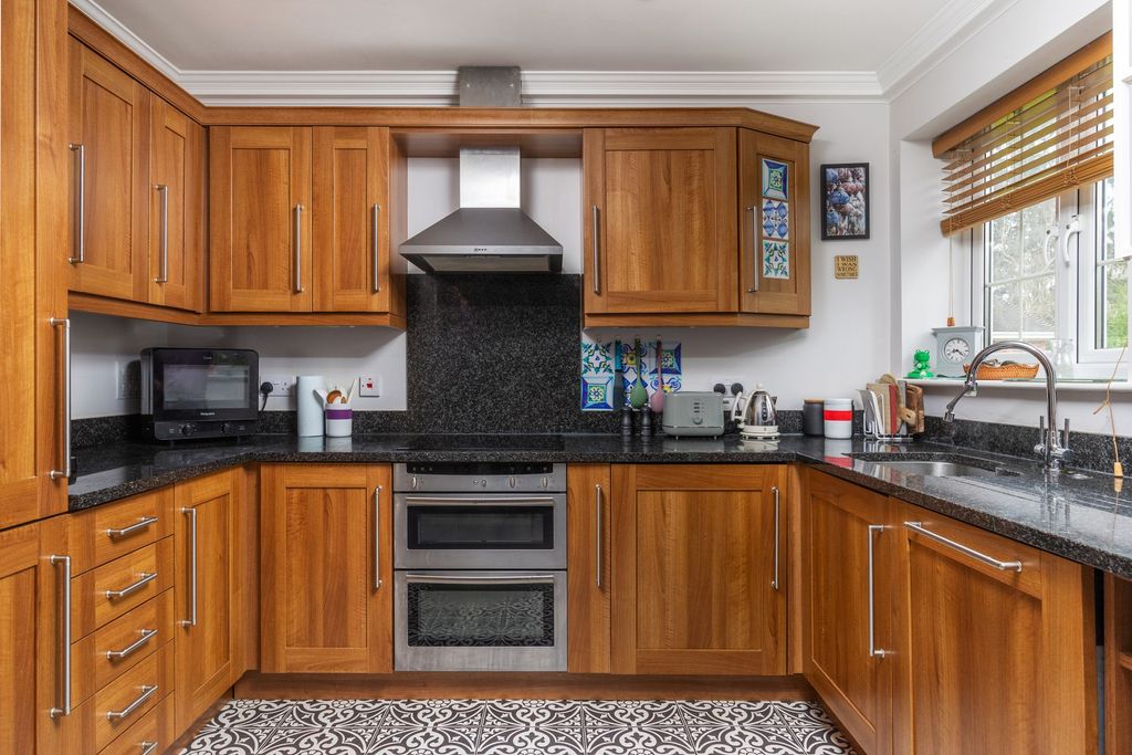 2 bed maisonette for saleShepherds Lane, Compton SO21 photo 3