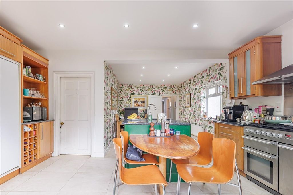 Additional image 14 of 5 bed semi-detached house for saleQueens Avenue, Woodford Green IG8