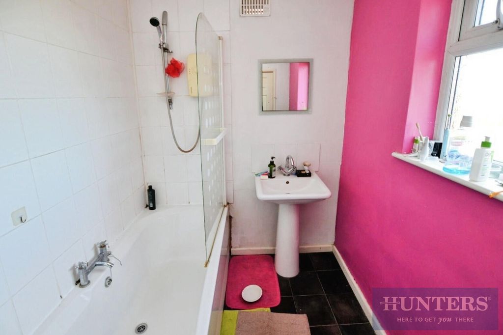 Additional image 8 of 3 bed semi-detached house for saleCentral Avenue, Wigston LE18