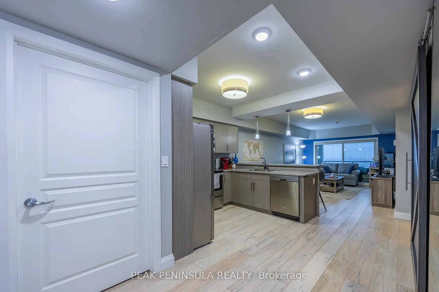 12 Erie Boulevard 208