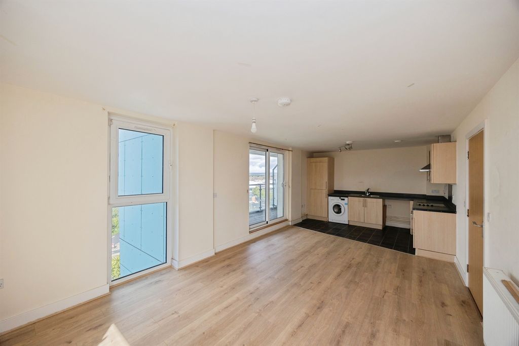 Additional image 4 of 2 bed flat for saleFratton Way, Southsea PO4