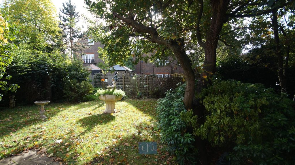 Additional image 29 of 6 bed detached house for saleRegents Drive, Woodford Green IG8