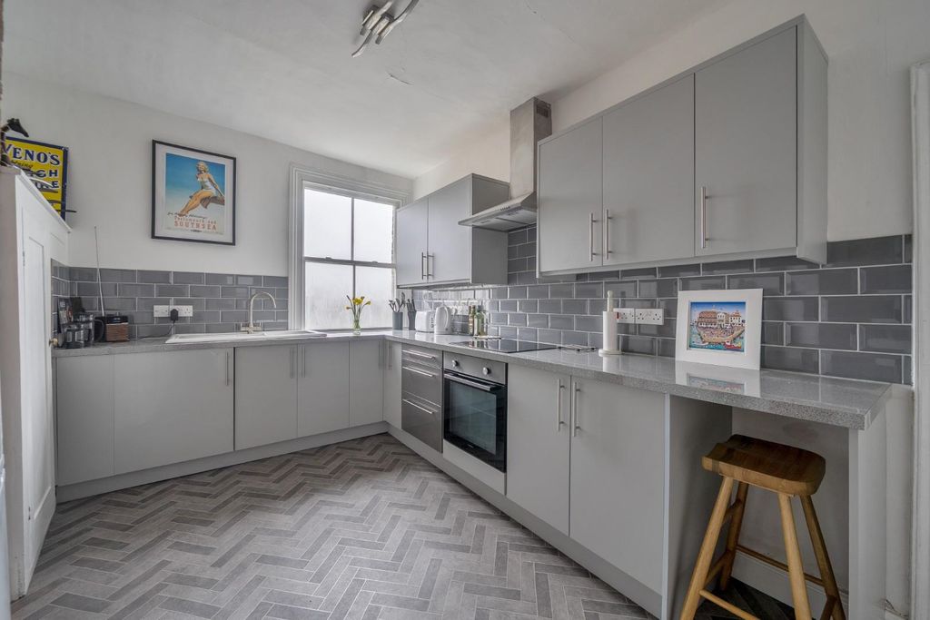 Additional image 13 of 2 bed flat for saleHigh Street, Portsmouth PO1