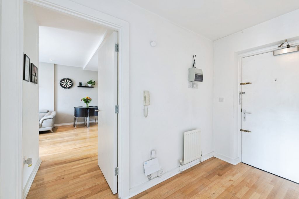 Additional image 16 of 2 bed flat for saleGodstone Road, Whyteleafe CR3