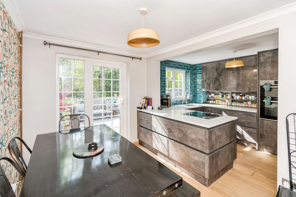 Additional image 8 of 3 bed semi-detached house for saleGoldcrest Gardens, Southampton, Hampshire SO16