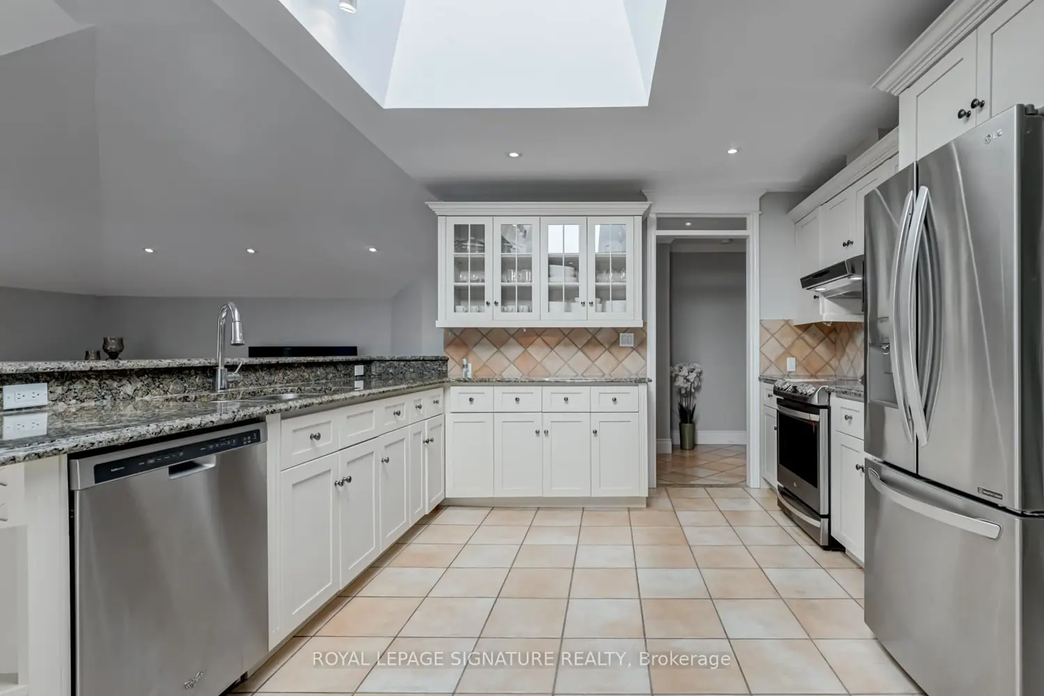 Additional image 6 of 383 Maplehurst Avenue