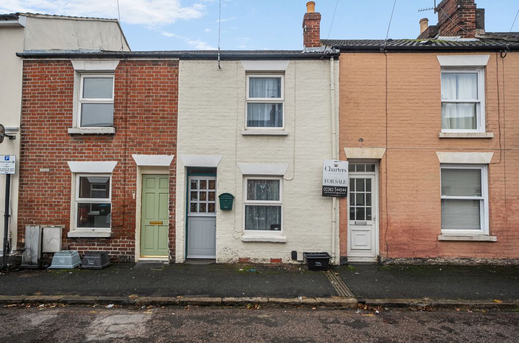 2 bed terraced house for saleDover Street, Inner Avenue, Southampton, Hampshire SO14