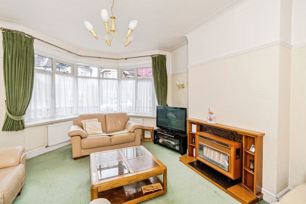Additional image 6 of 3 bed semi-detached house for saleTwyford Avenue, Upper Shirley, Southampton, Hampshire SO15