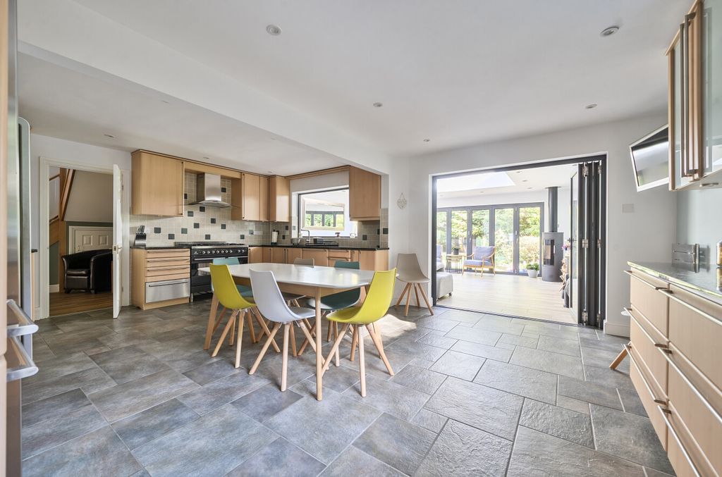 Additional image 10 of 5 bed detached house for saleHollybush Ride, Finchampstead, Wokingham, Berkshire RG40