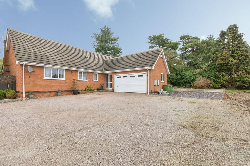 4 bed detached bungalow for saleDrummond Road, Enderby, Leicester LE19