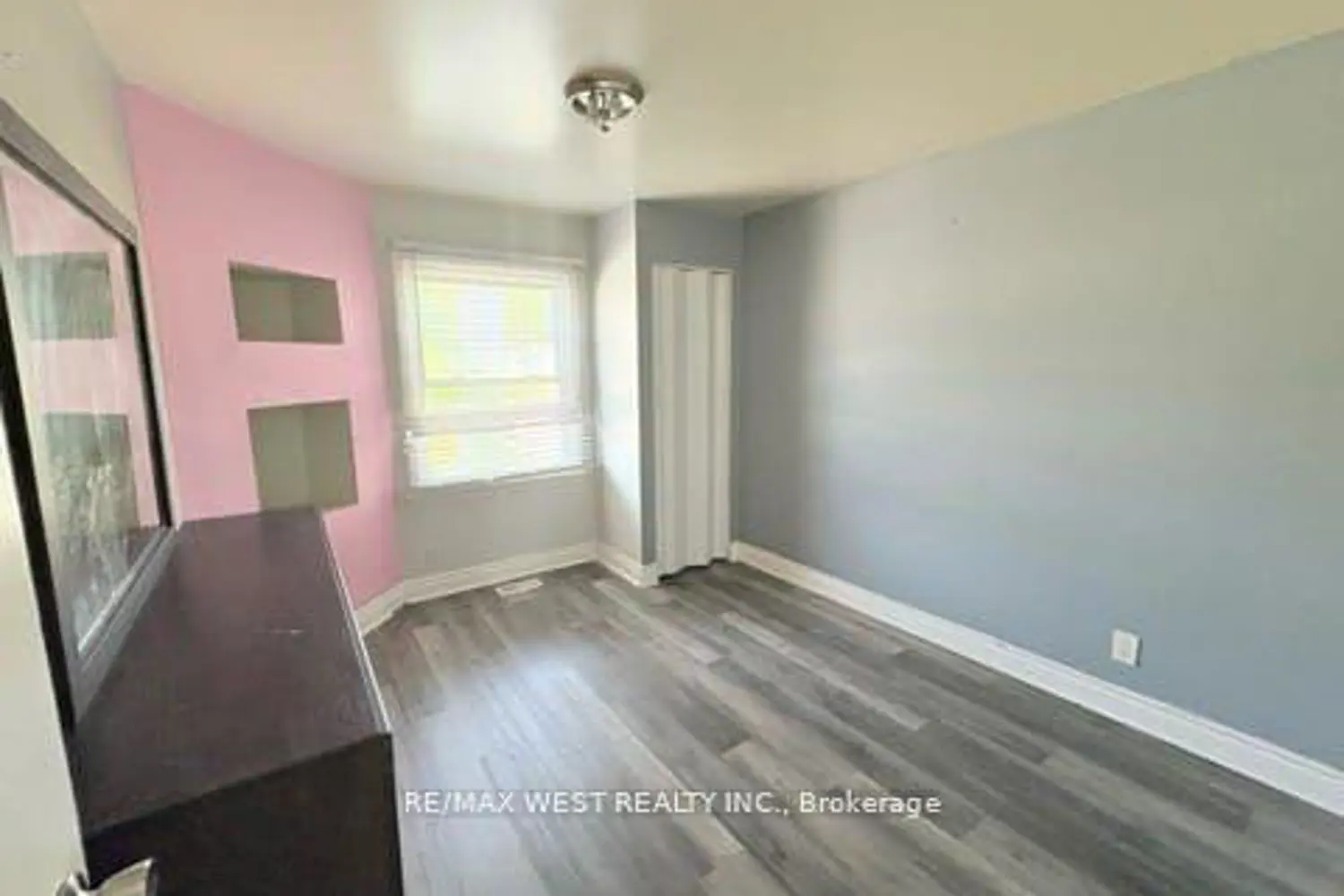 Additional image 8 of 643 Charles Street