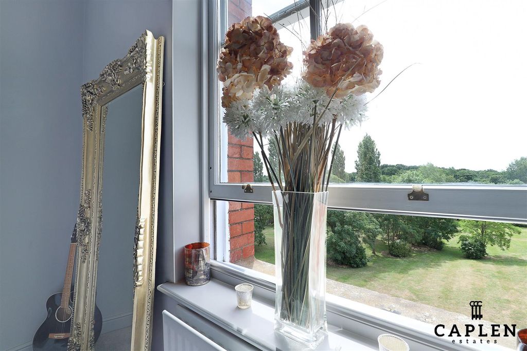 Additional image 5 of 2 bed flat for saleBrandesbury Square, Woodford Green IG8