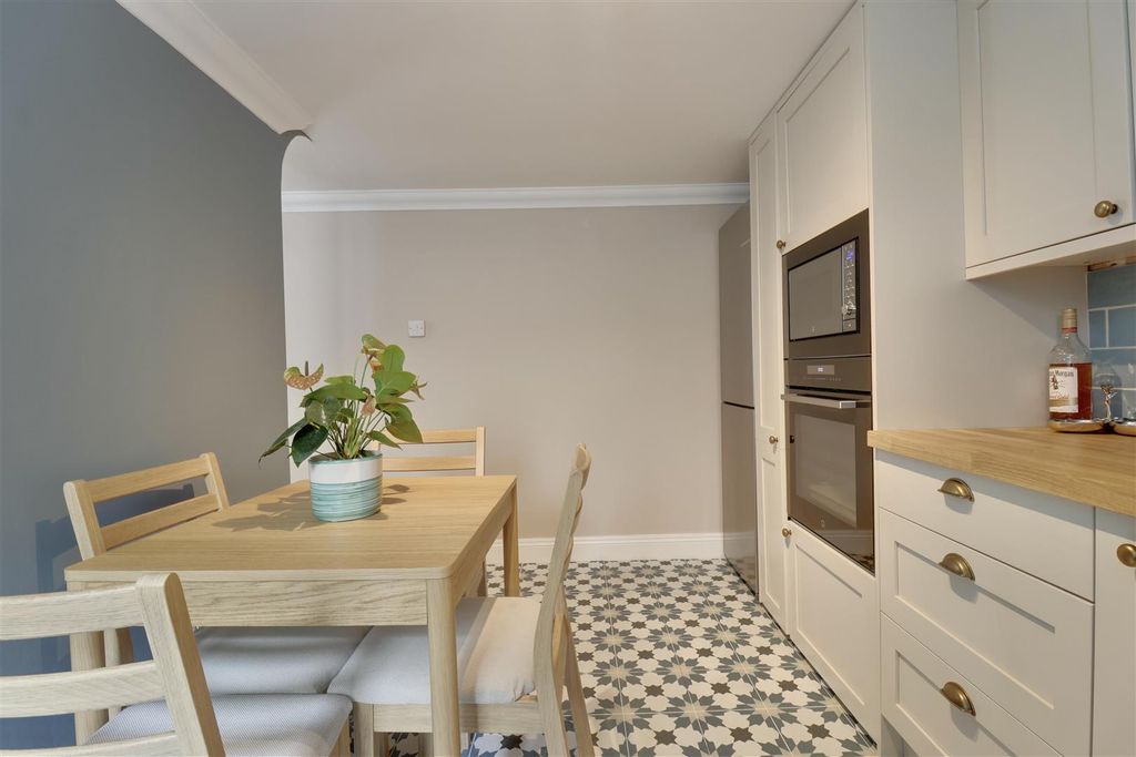 Additional image 7 of 2 bed flat for saleClarence Parade, Southsea PO5