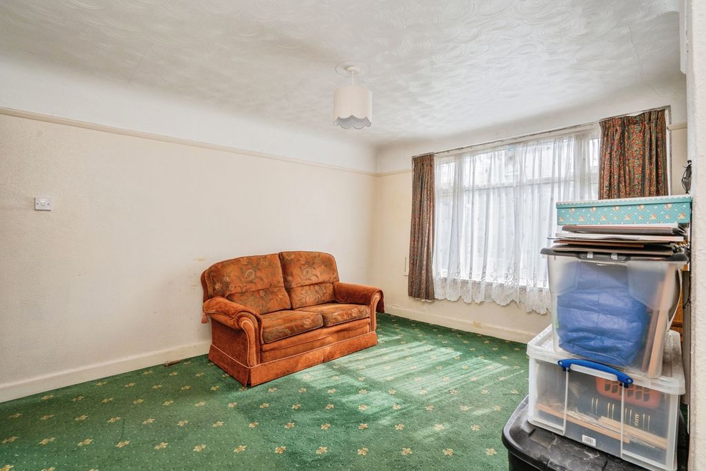 Additional image 6 of 1 bed flat for saleLondon Road, Portsmouth, Hampshire PO2