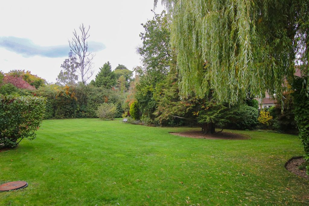 Additional image 20 of 2 bed flat for saleRectory Road, Wokingham RG40