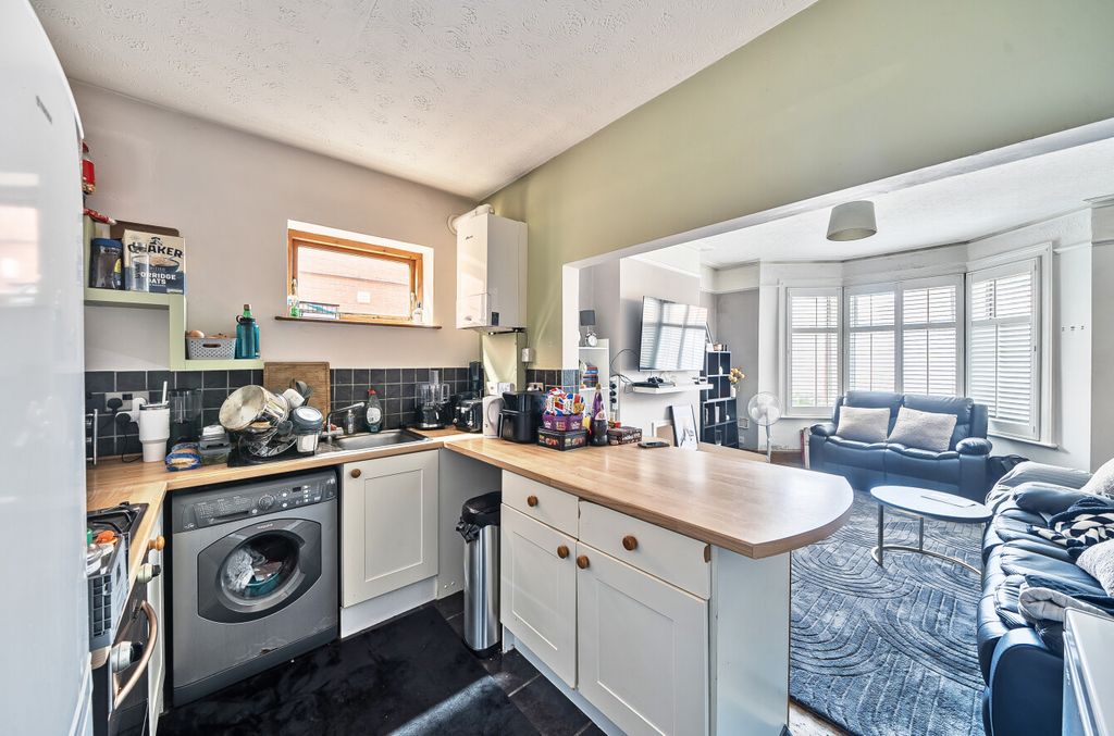 Additional image 9 of 2 bed flat for saleWinchester Road, Shirley, Southampton, Hampshire SO16