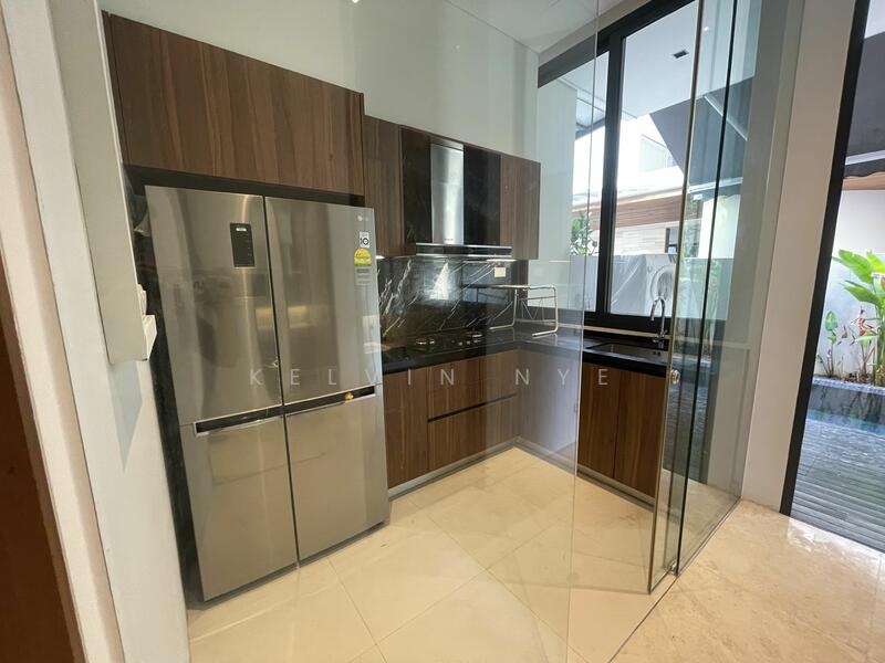 Additional image 4 of CHEAP!! 靠近地铁站！摩登排屋 Near MRT Modern Novena 3 stry Terrace House with pool